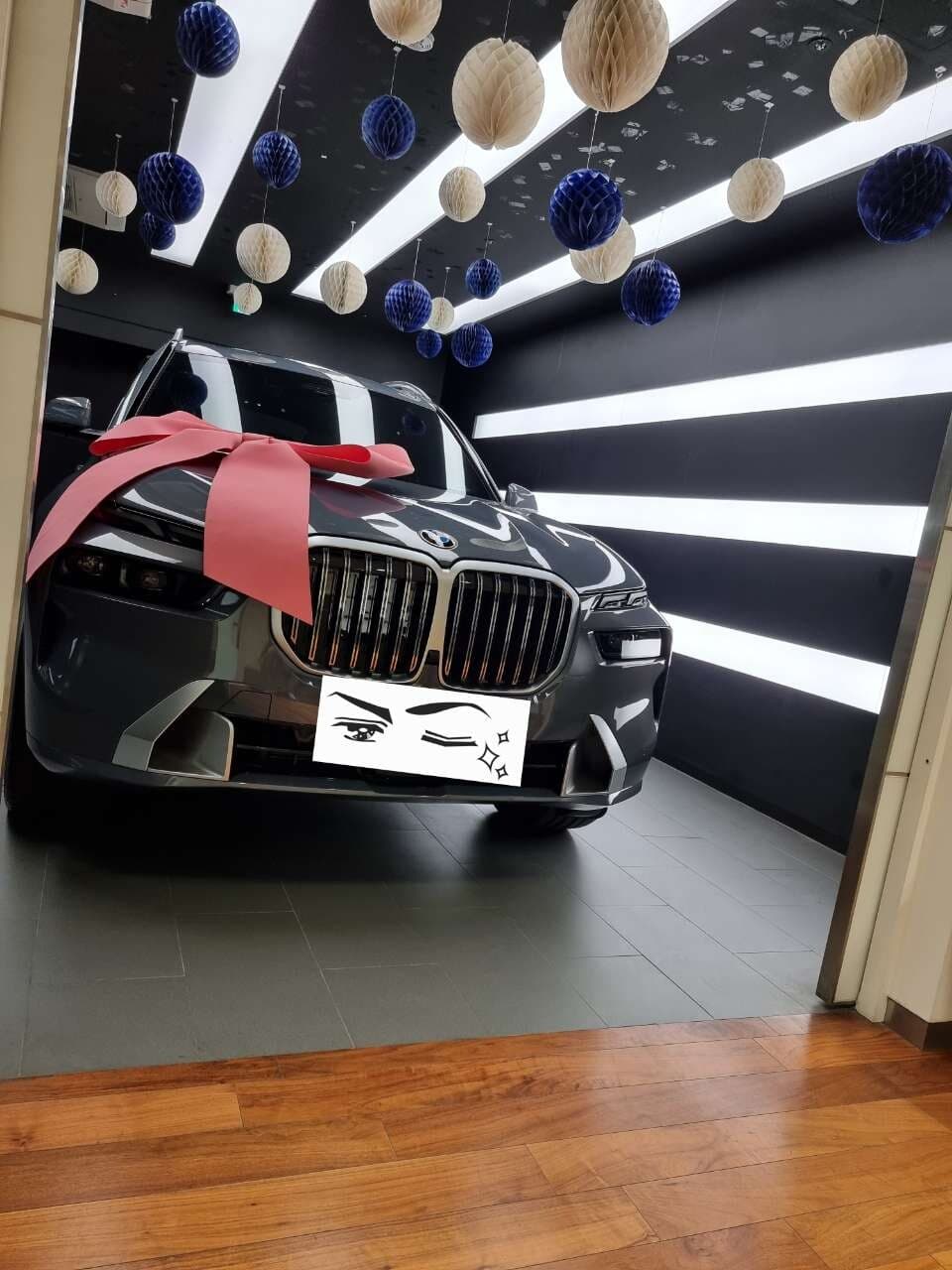 BMW X7 xDrive 40i 디자인 퓨어 엑셀런스 퍼스트 에디션 6인승 게시글 썸네일