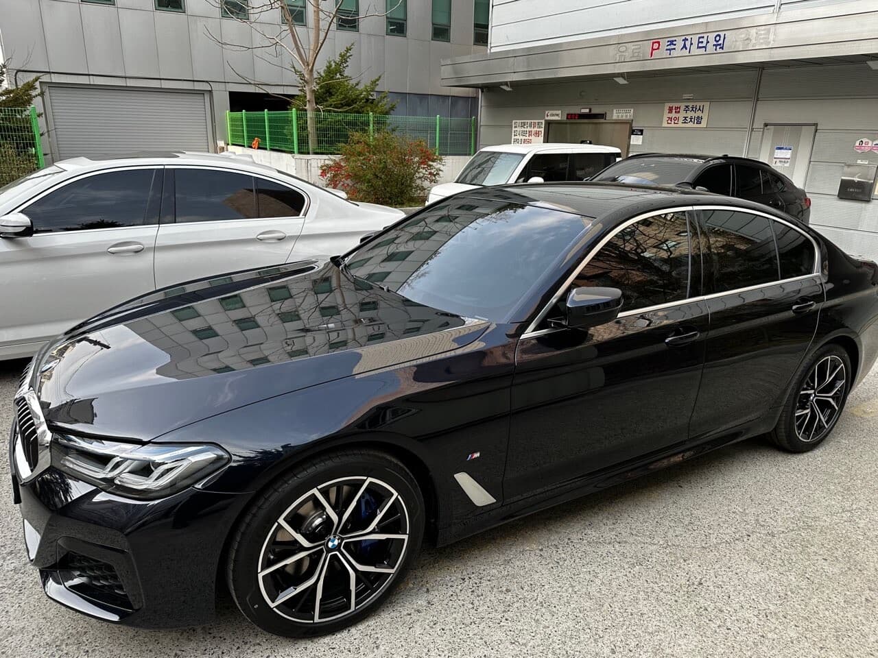 BMW 5시리즈 530i xDrive M 스포츠 패키지 P1-1 게시글 썸네일