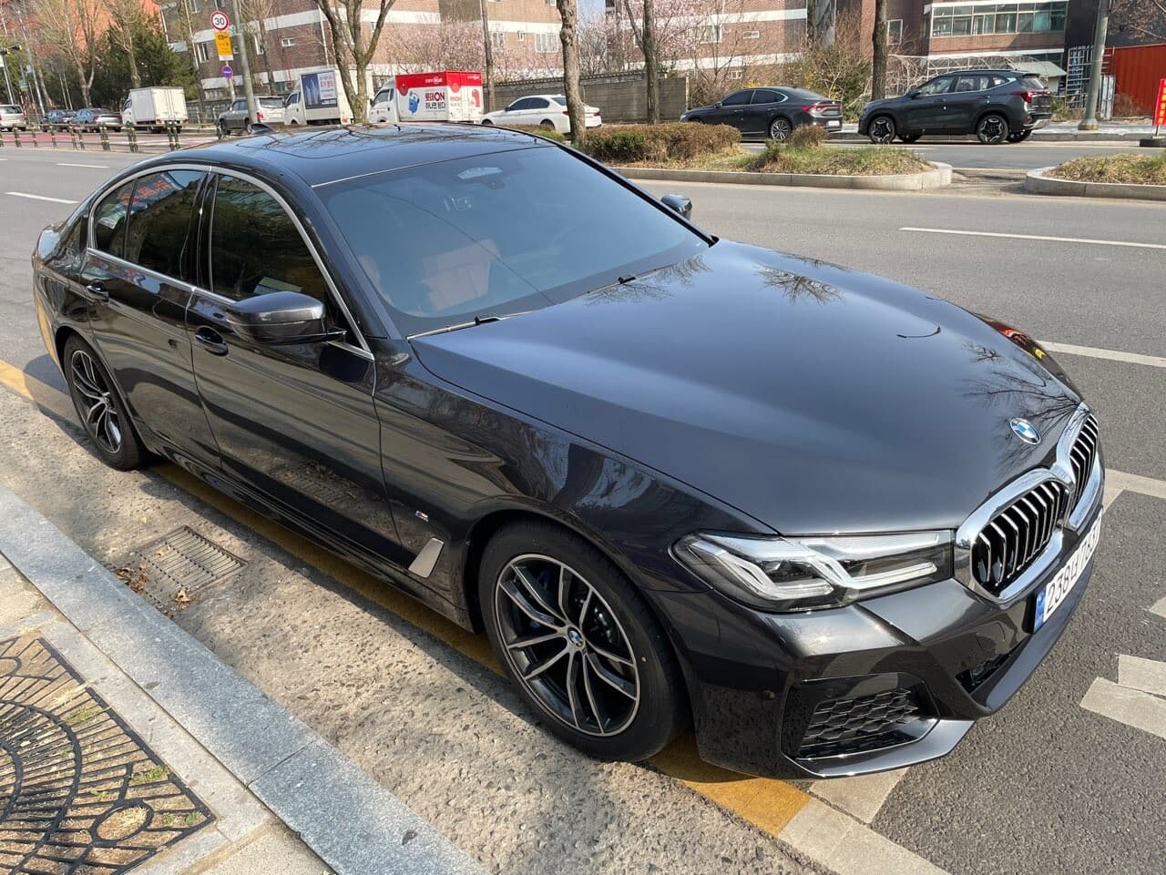BMW 5시리즈 520i M 스포츠 패키지 P1-1 게시글 썸네일