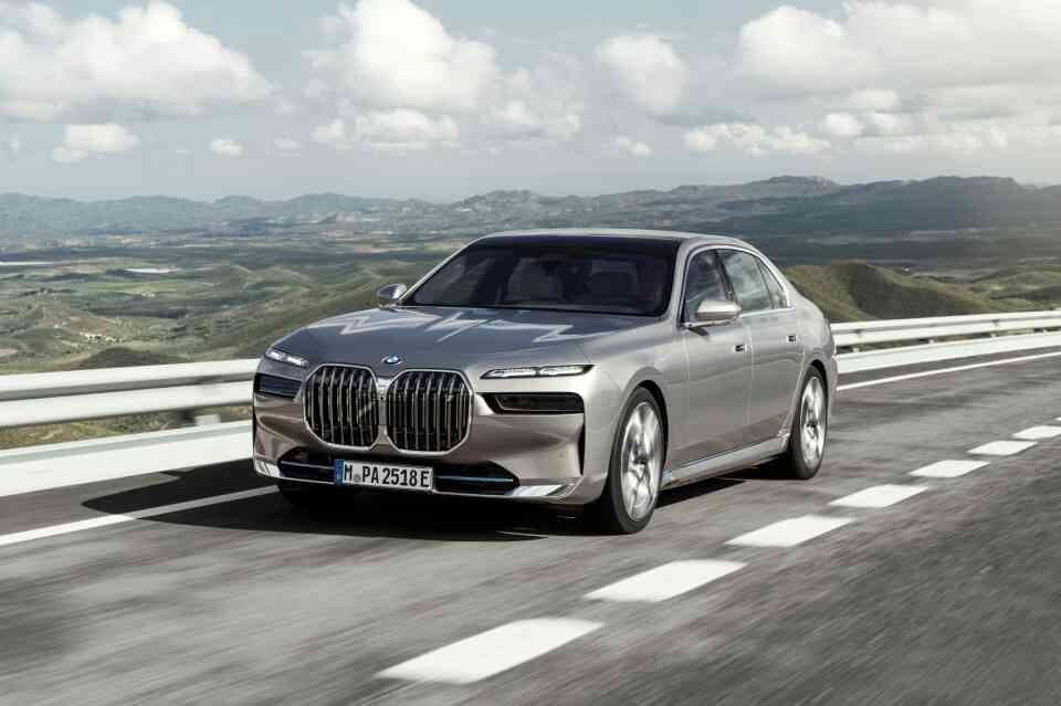 BMW 신형 7시리즈.. 실내는 넘사벽인데.. 게시글 썸네일