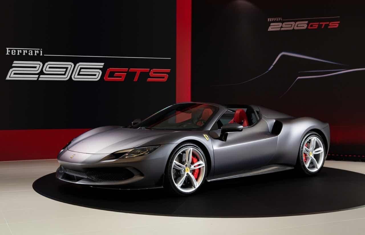 페라리 296 GTS 국내 출시…두개의 심장으로 달리는 830마력 괴물 게시글 썸네일