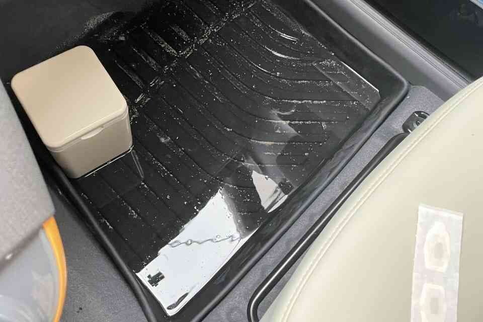 캐스퍼가 물이 샌다는 논란에 휩싸였습니다. 캐수(水)퍼라니... 게시글 썸네일