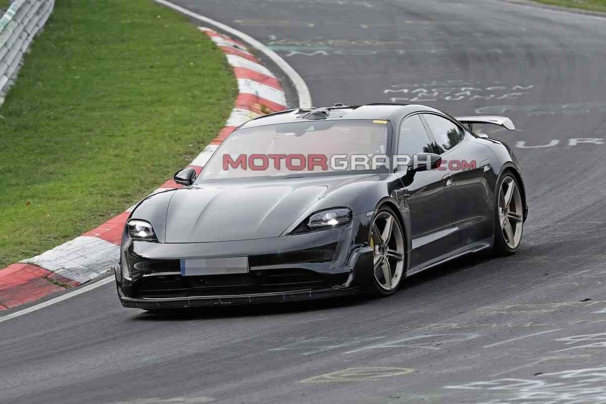 뉘르에서 포착된 1000마력 타이칸 ㄷㄷ 게시글 썸네일