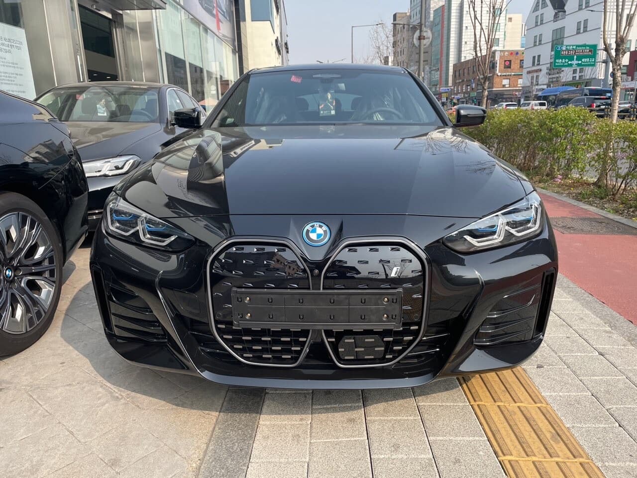 BMW i4 eDrive 40 그란쿠페 M 스포츠 프로 게시글 썸네일