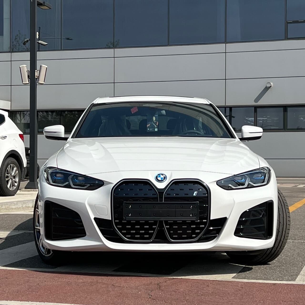 BMW i4 eDrive 40 그란쿠페 M 스포츠 프로 P1 게시글 썸네일