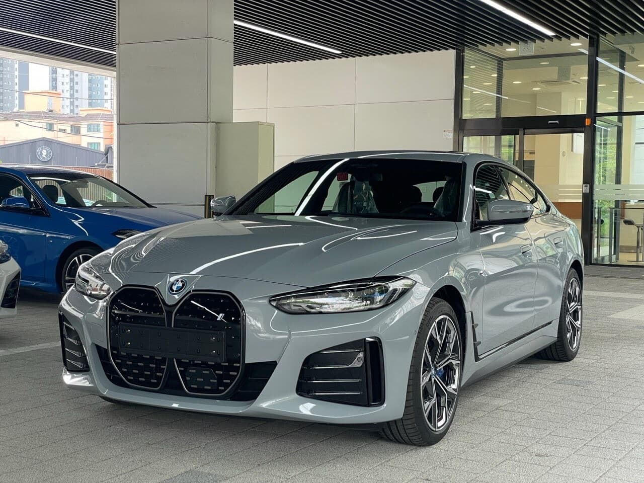 BMW i4 edrive 40 pro 게시글 썸네일