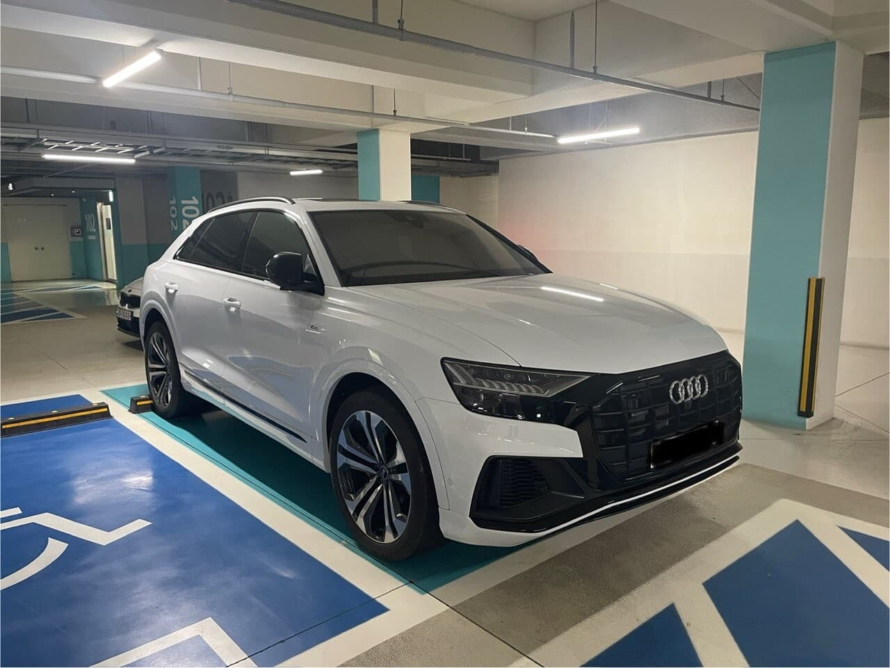 q8 게시글 썸네일