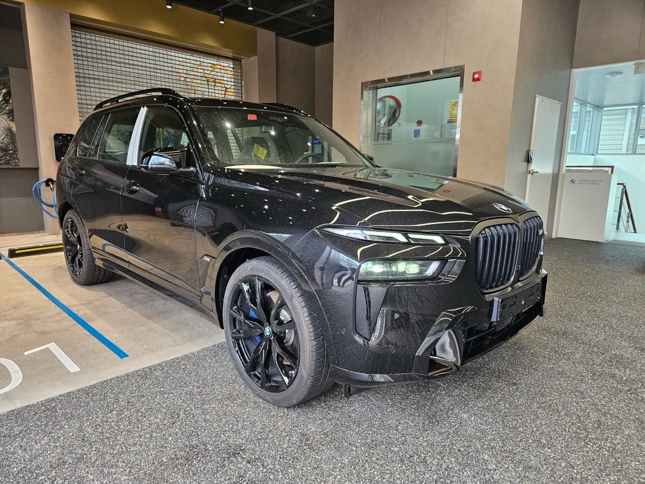 Bmw x7m60i 게시글 썸네일