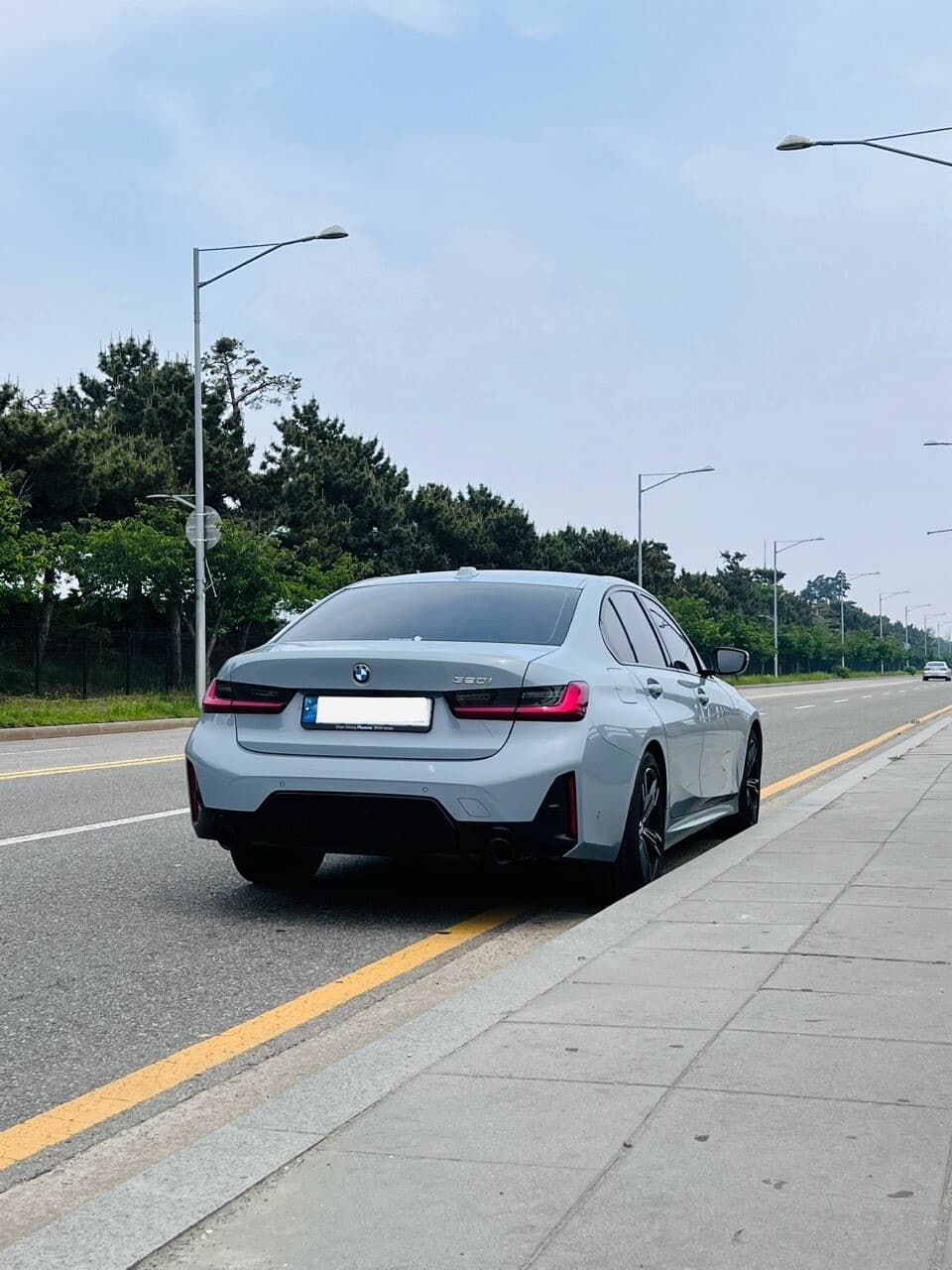 BMW 3시리즈 320i M 스포츠 P2 출고 후 1년 27,000 주행후기 게시글 썸네일